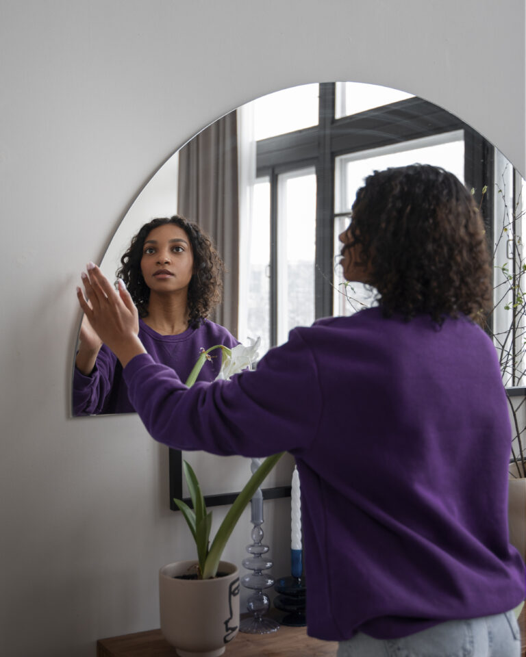 interior-designer-arranging-mirror-home